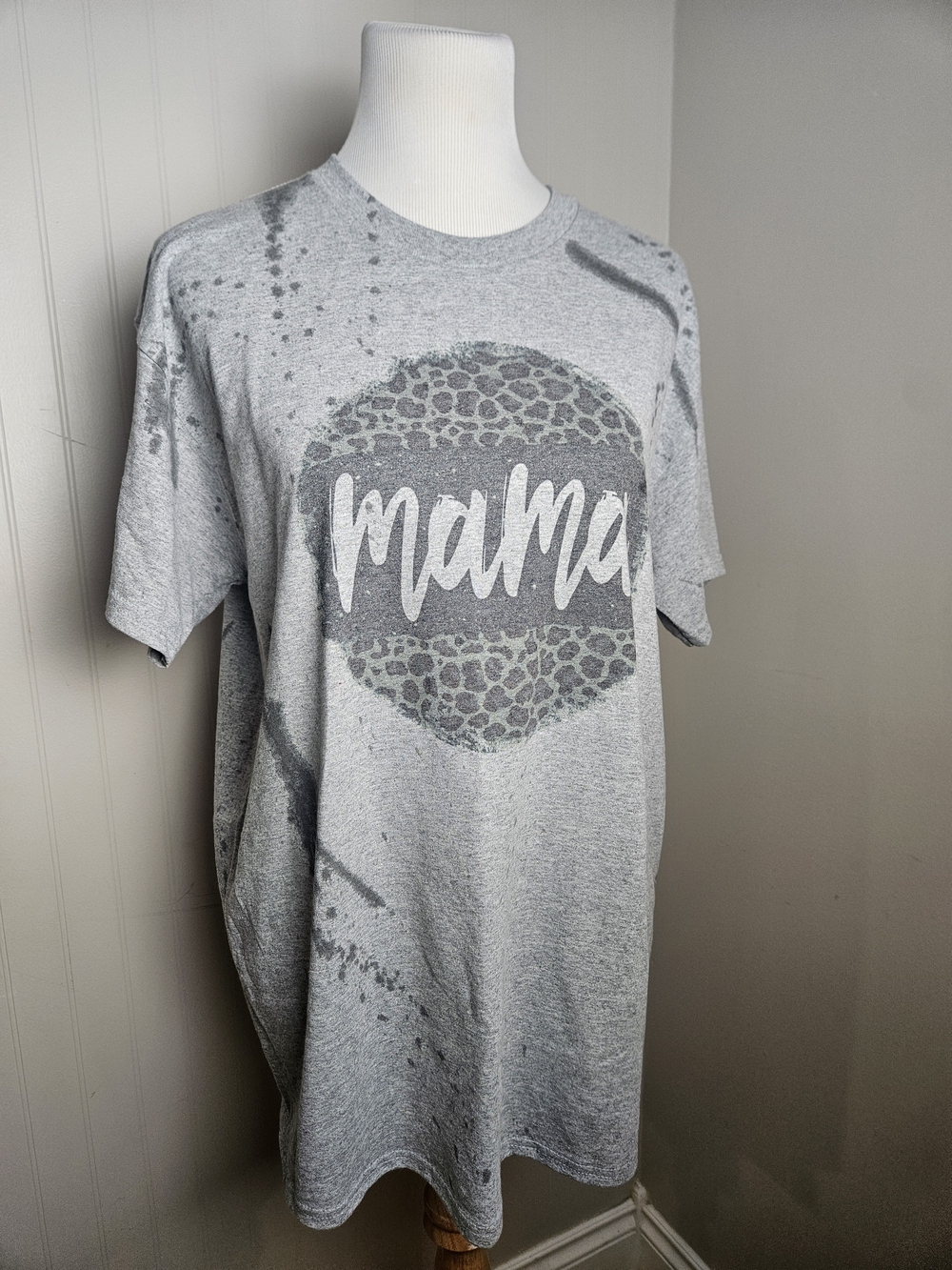 Gildan Grey 'mama' Graphic Tee with Leopard Circle